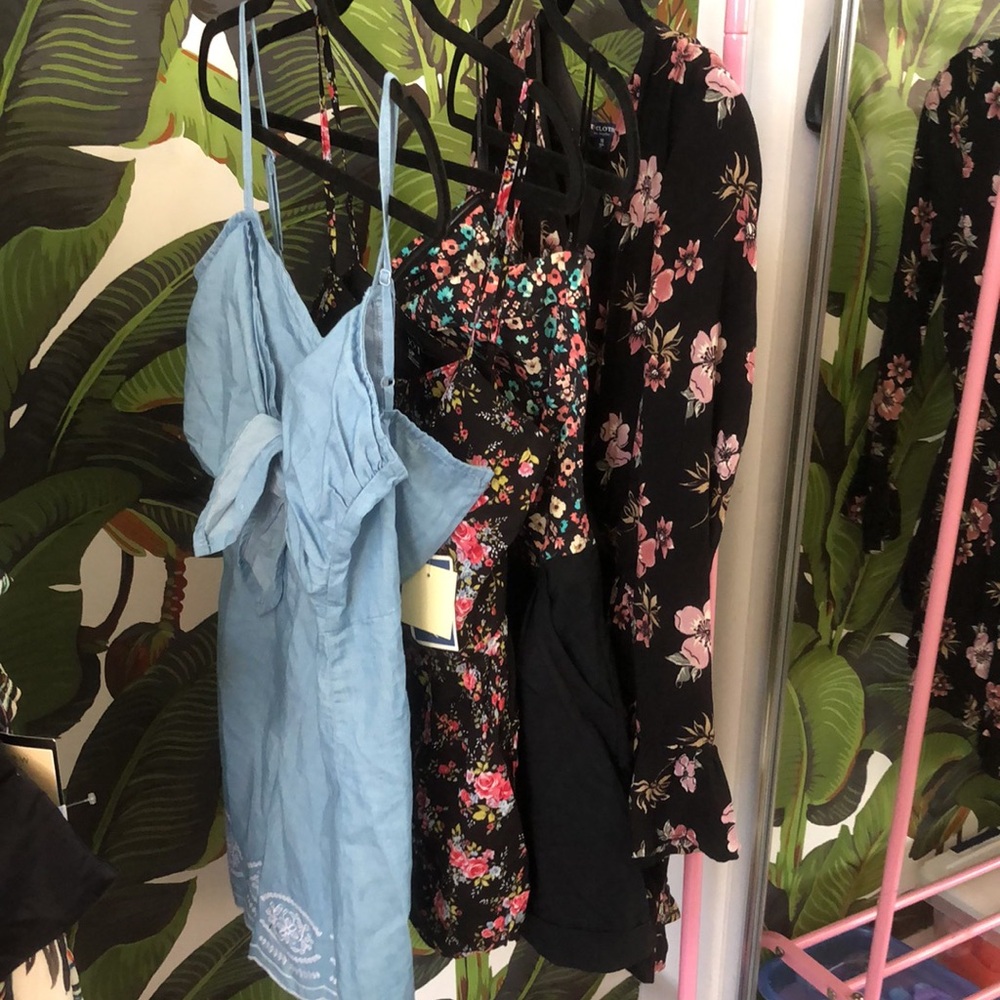 Four romper bundle - Picture 7 of 8